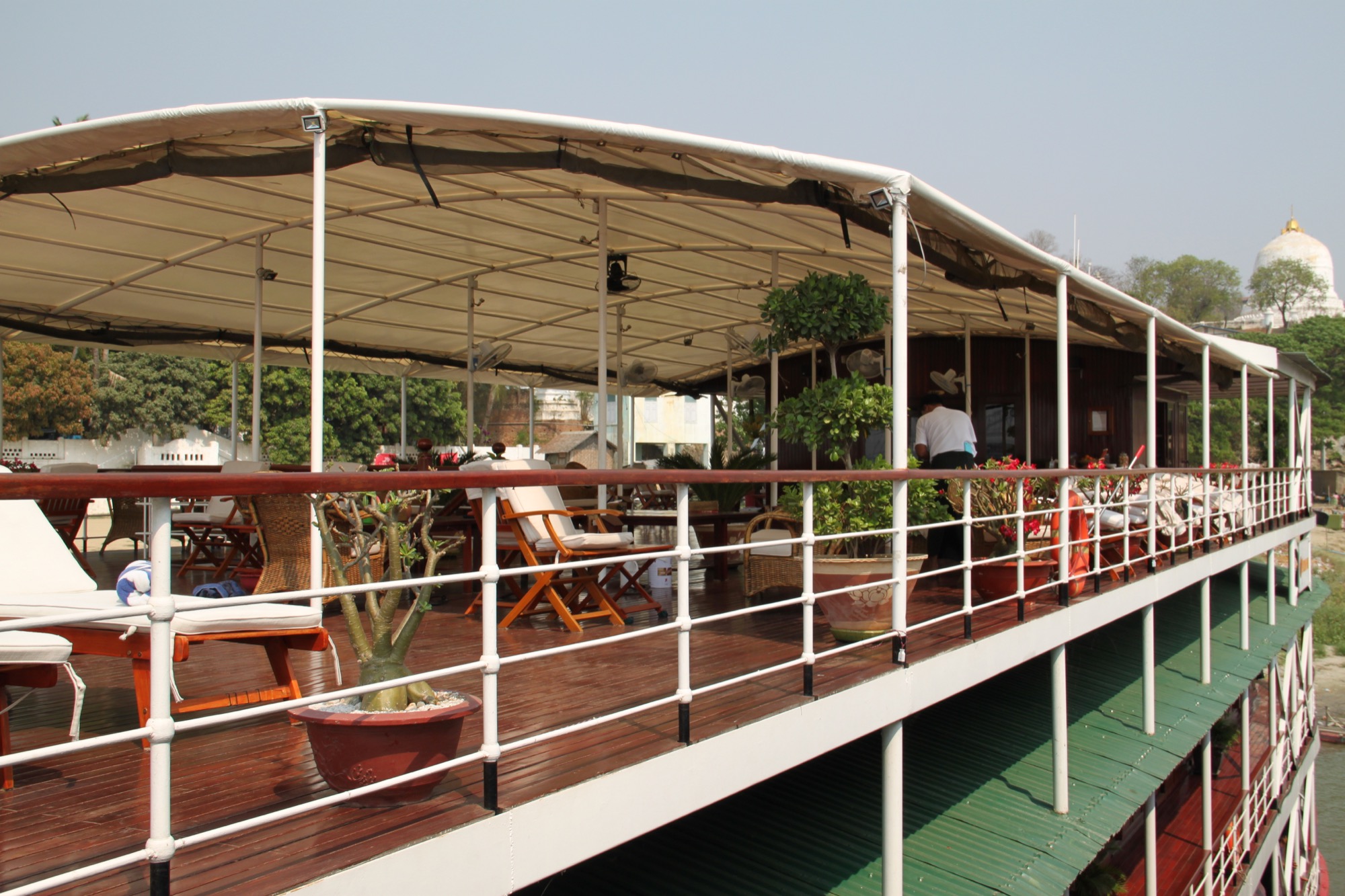 Pandaw RV Indochina Sun Deck 2.jpg